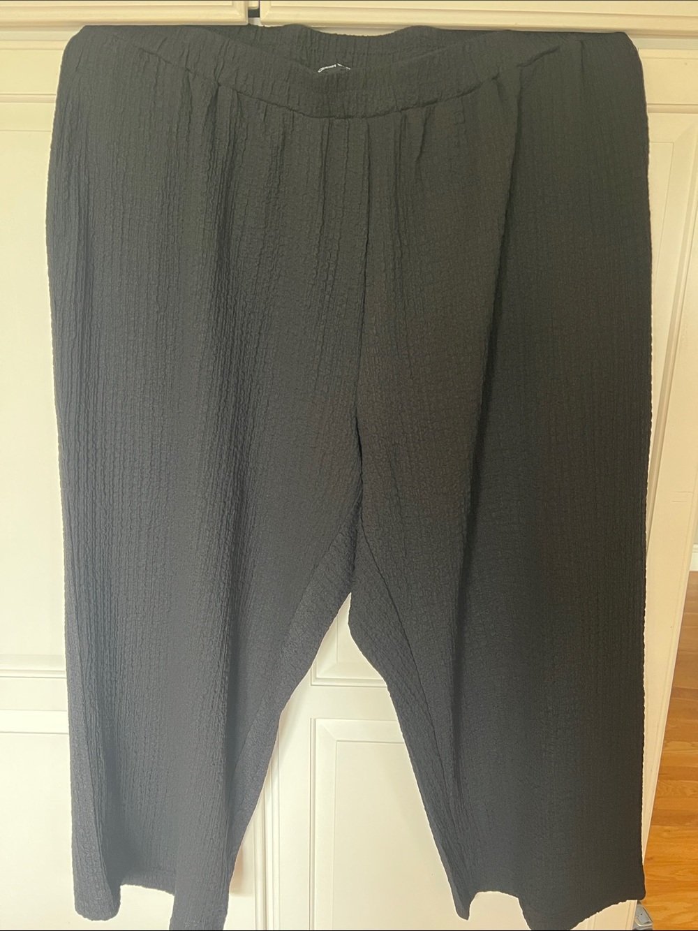 Black Textured Elastic-Waist Wide Leg Pants